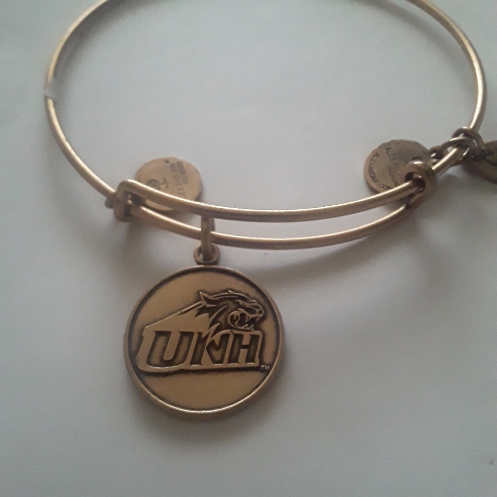 UNH Alex an Ari Brass adjustable bracelet